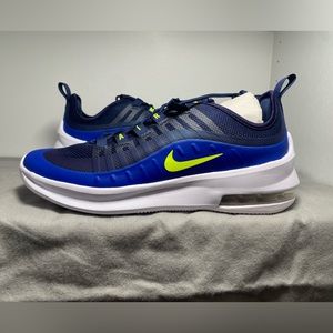 Nike Air Max Axis, Size 6Y